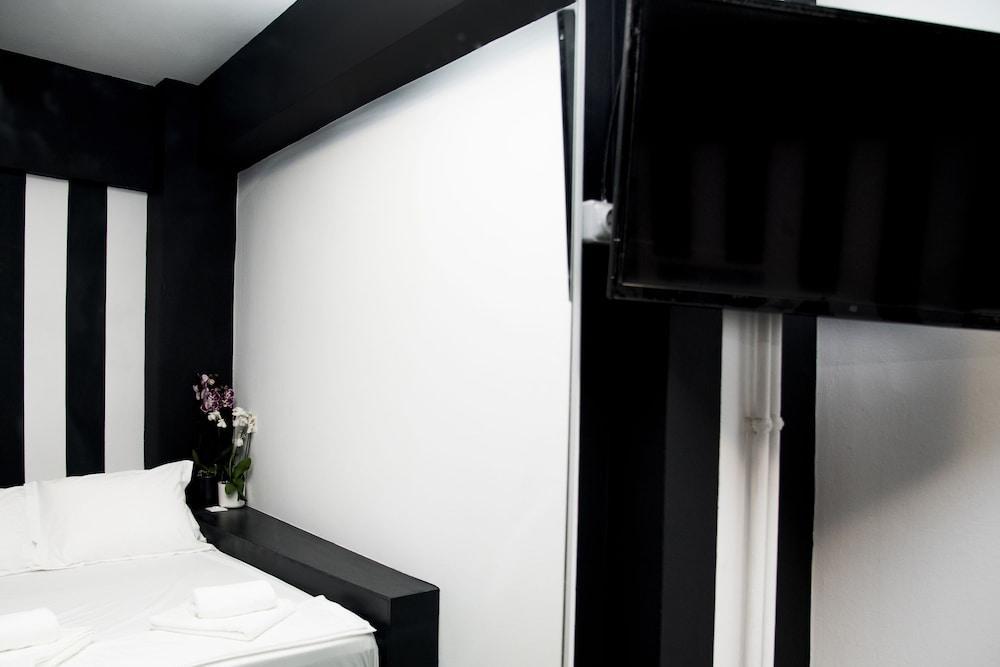 Home Plus Eleutheria Budget Room アテネ エクステリア 写真