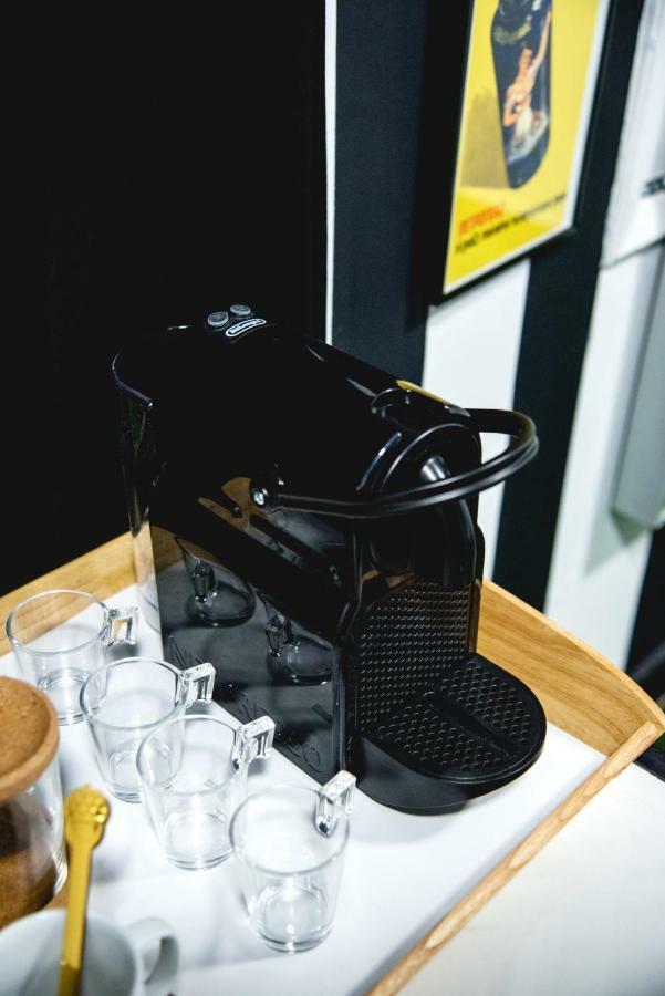 Home Plus Eleutheria Budget Room アテネ エクステリア 写真