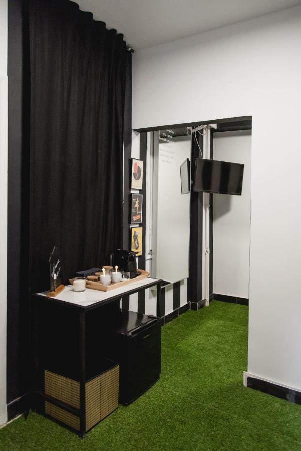 Home Plus Eleutheria Budget Room アテネ エクステリア 写真
