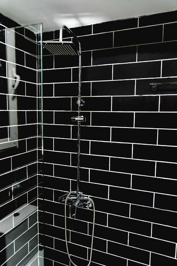 Home Plus Eleutheria Budget Room アテネ エクステリア 写真